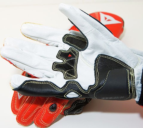 春夏にオススメのバイク用グローブ