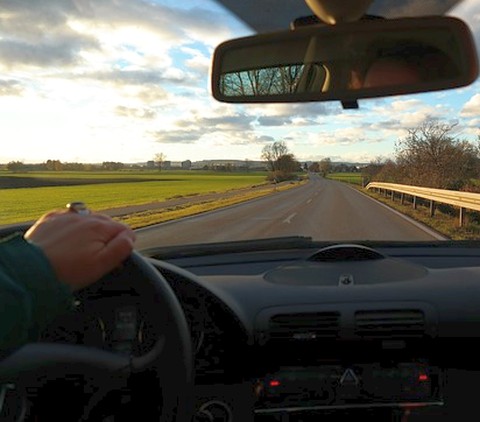 高機能で値段も手頃な人気のドライブレコーダー